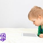 تصویر: تکنیک آینه برای ارتباط موثر با فرزند درونگرا